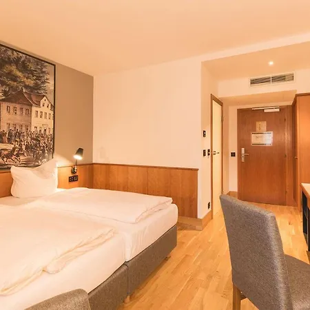 Bayerischer Hof Hotel 4*