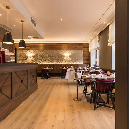 Bayerischer Hof Hotel 4*