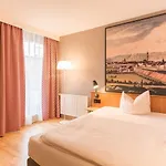 Bayerischer Hof Hotel 4*