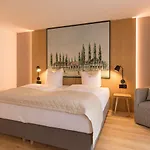 Bayerischer Hof Hotel 4*
