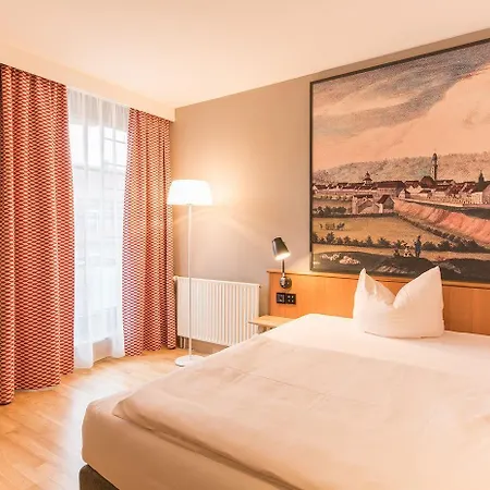 Bayerischer Hof Hotel 4*