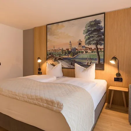Bayerischer Hof Hotel 4*