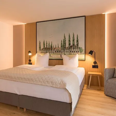 Bayerischer Hof Hotel 4*