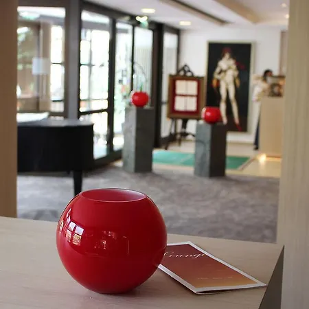 Bayerischer Hof Hotel 4*