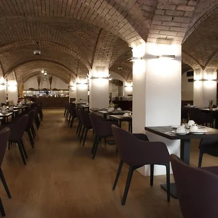 Bayerischer Hof Hotel 4*